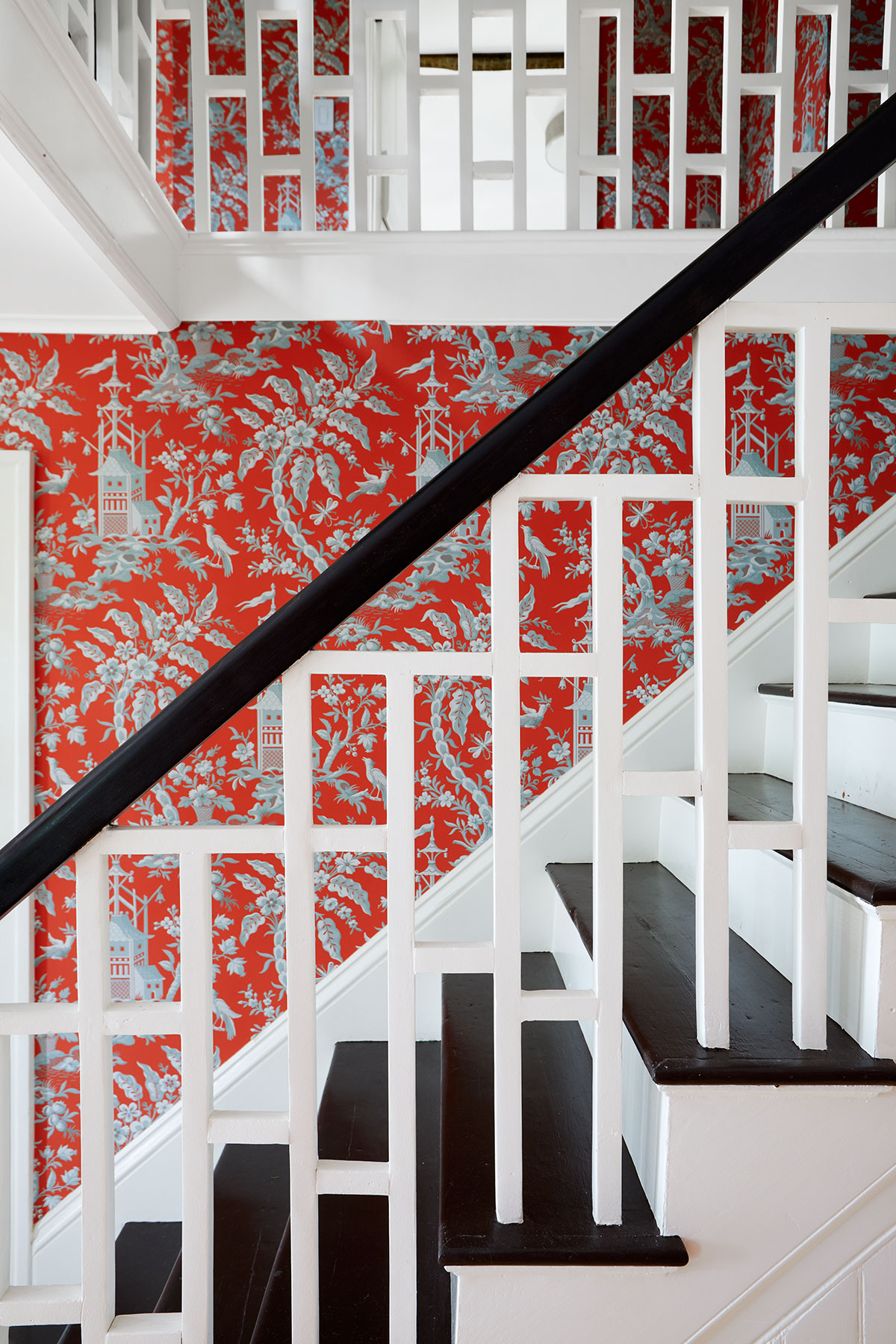 Warwicks-White-House-Staircase-The-Red-Shutters