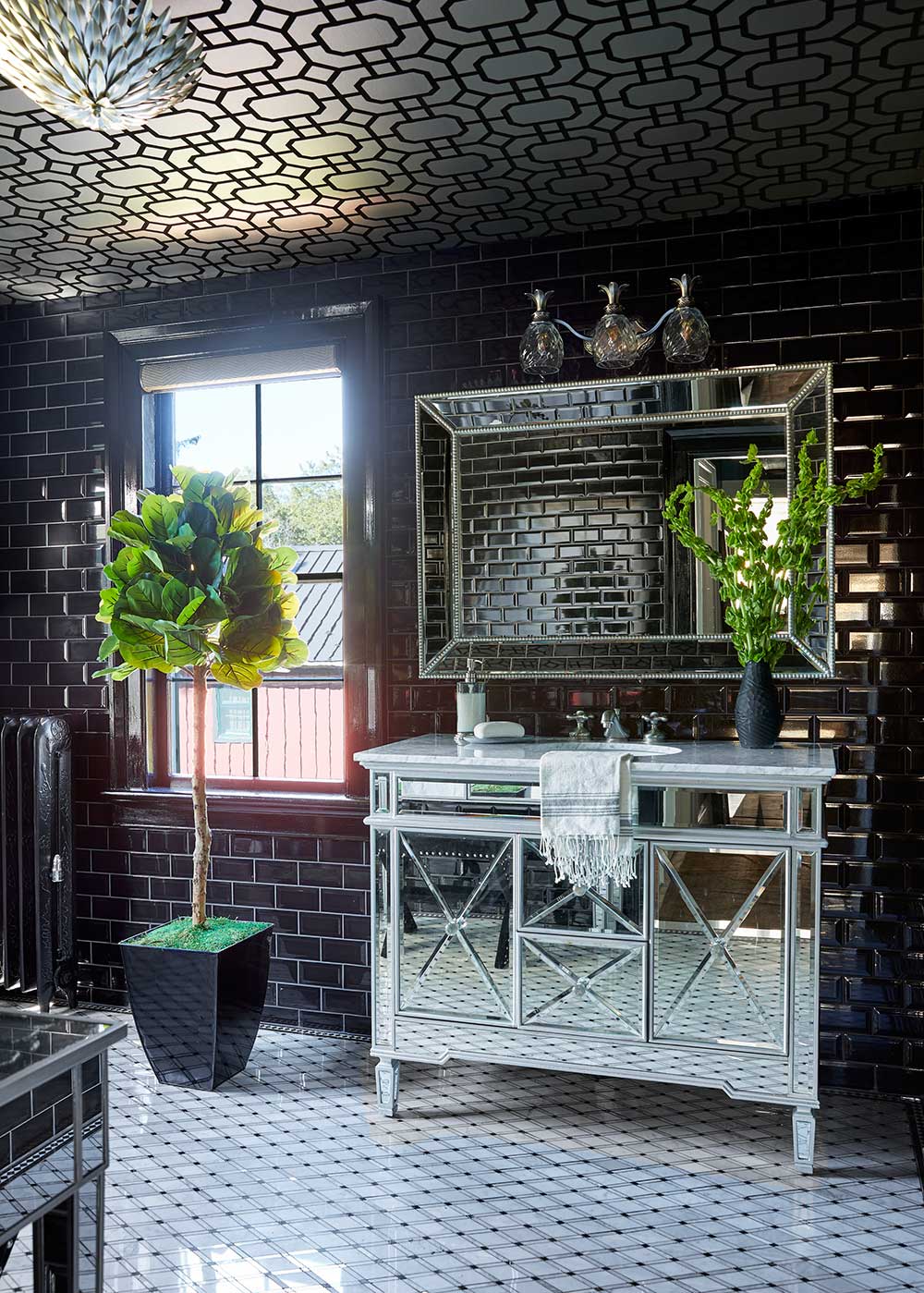 Wallpaper-on-the-Ceiling-of-a-Bathroom-Interior-Design-Impact-