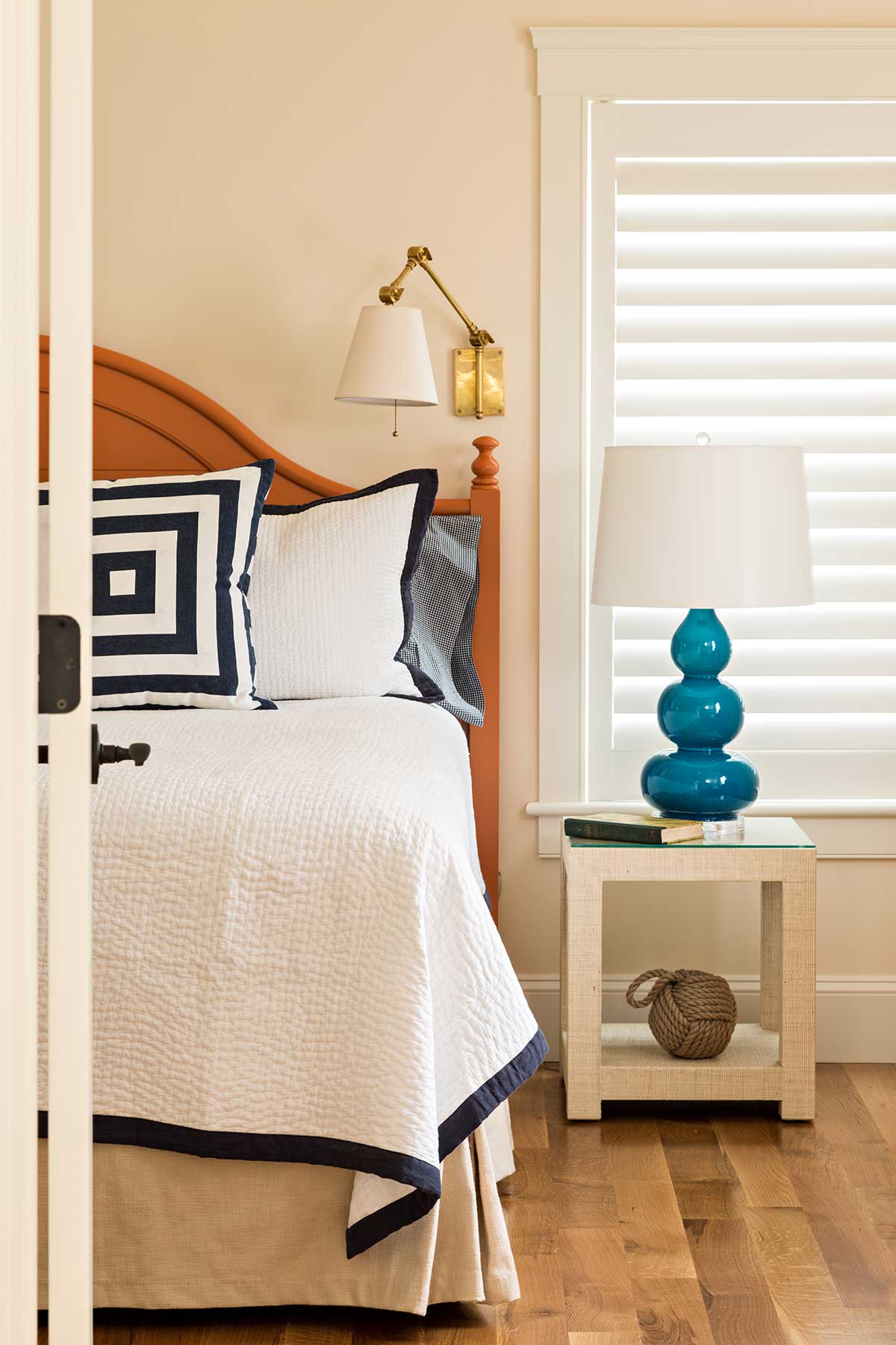 Cape-Code-Bedroom-Styled-with-Blue-and-White-Bedding-and-Turquoise-Lamp